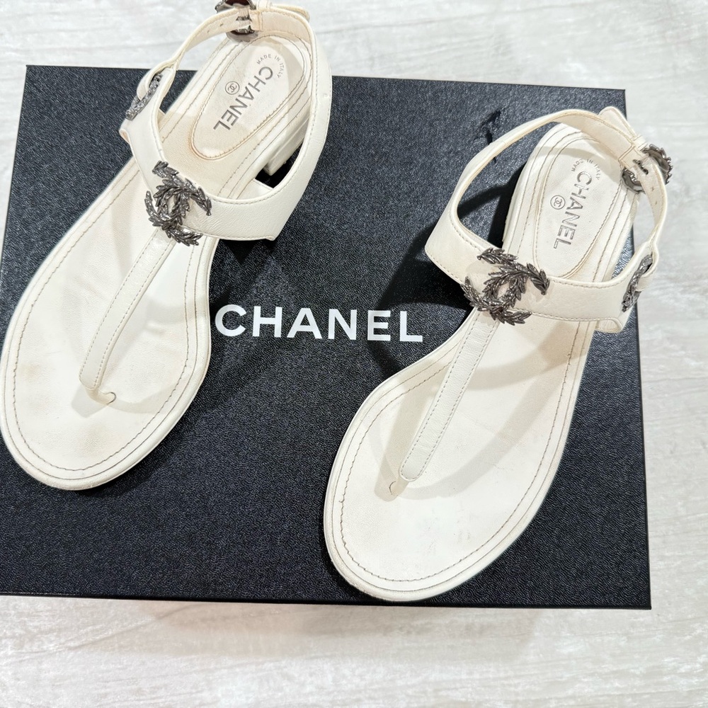 CHANEL White Sandals with Black Accents